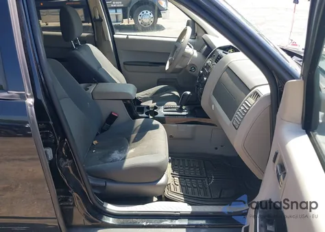 2008 Mazda Tribute I Touring z USA, uszkodzony, nr VIN 4F2CZ92Z58KM29301